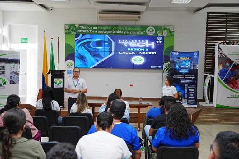 Colaboradores junto con el lider de innovacion